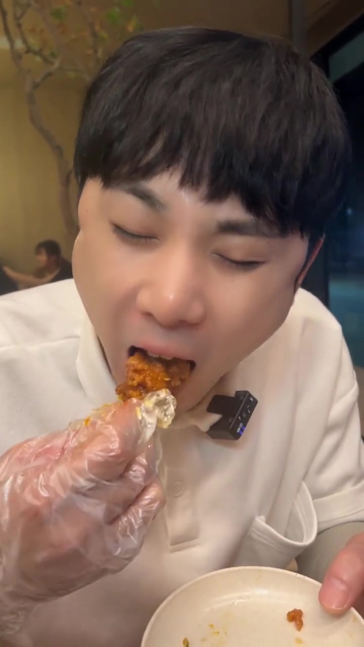 炸鸡这东西其实就是看上去好吃，实际吃起来更好吃！