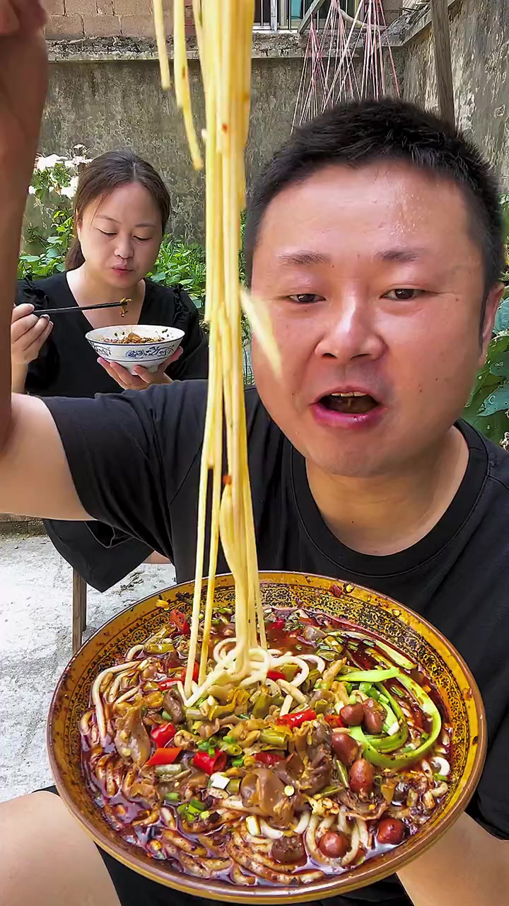 酸辣鸡杂米粉，酸酸辣辣超开胃~