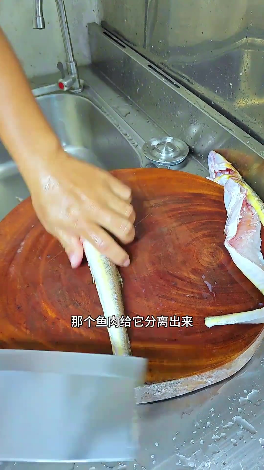 淡角鱼也叫做牛尾鱼。最好吃的做法就是煮萝卜，又香又鲜甜