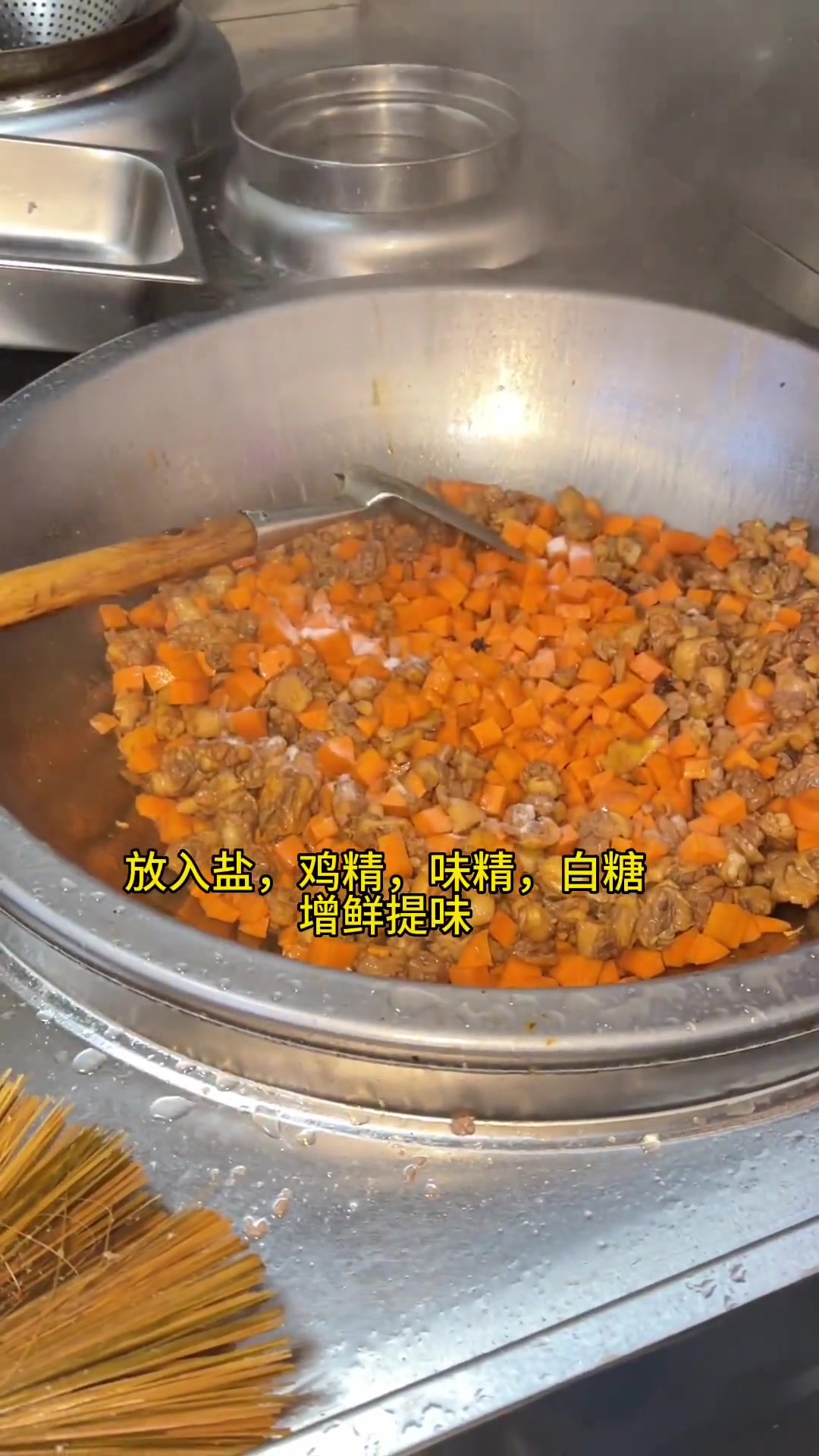 愁明天吃啥?香菇胡萝卜焖鸭肉简单易做,员工爱吃!