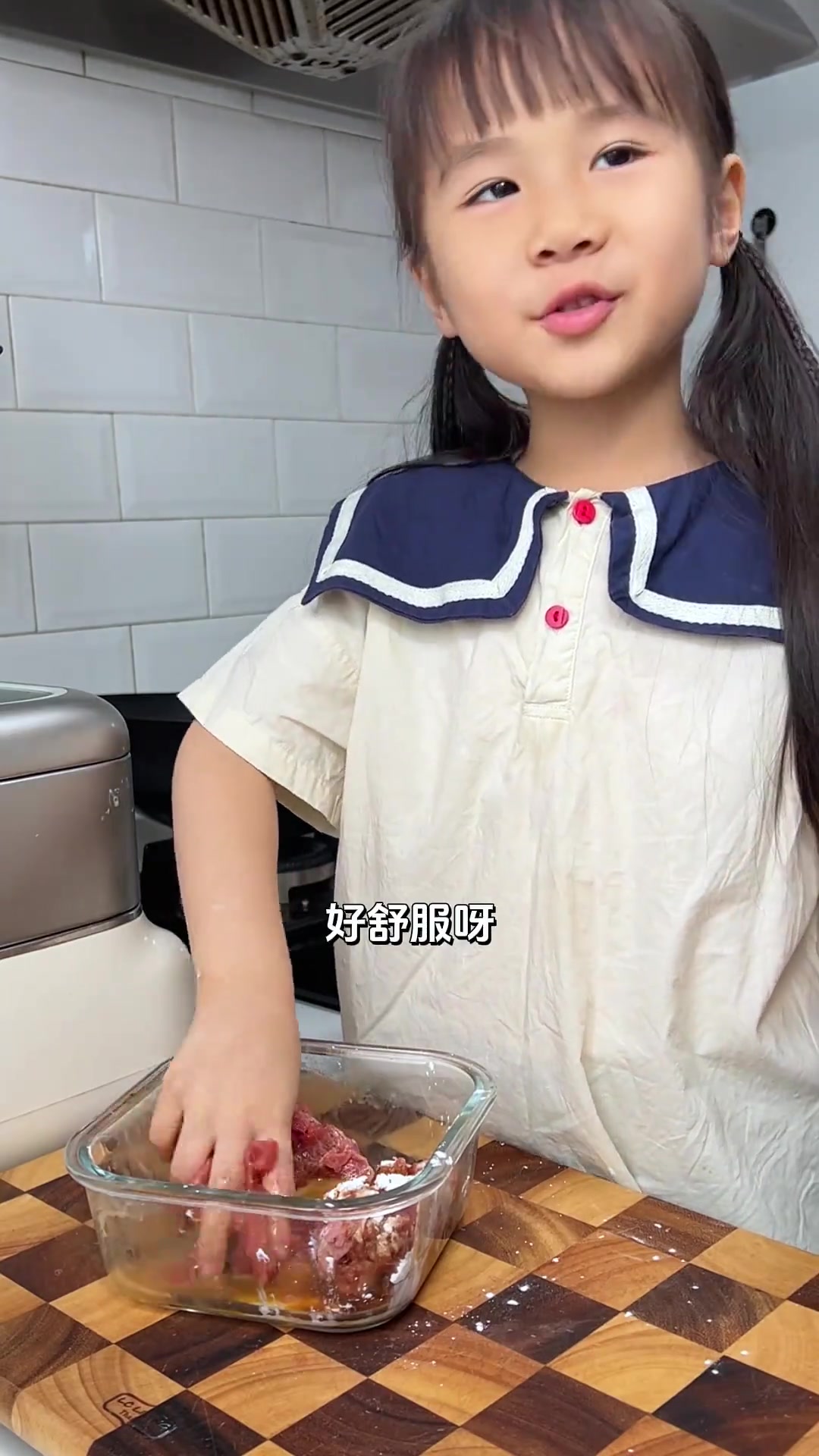 5岁幼儿园小朋友放学自己做晚餐一锅蒸。小朋友这样做饭简单又营养