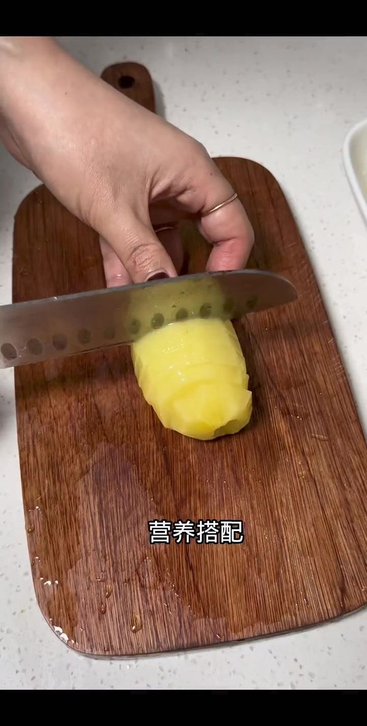 孩子不爱吃蔬菜，试试这个做法、还有紫薯八宝粥配上烤肠，又是美好的一天