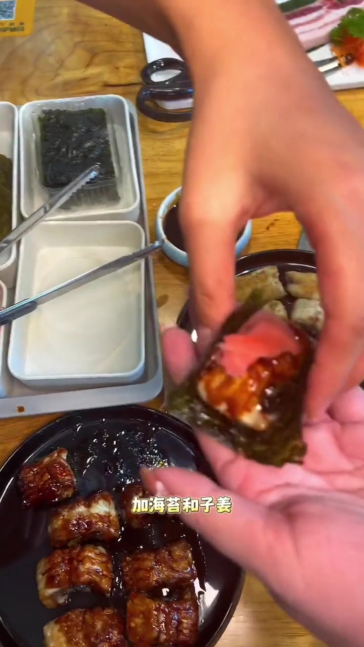 南山藏了一家烤鳗鱼,现点现捞居然一鳗5吃