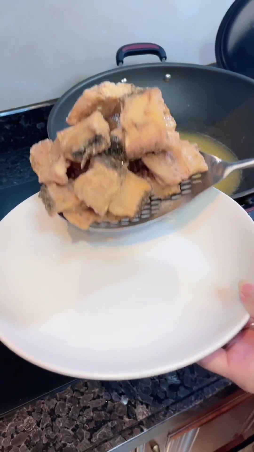 潮汕家常菜椒盐鱼骨非常好吃的潮汕传统家常菜椒盐鱼骨详细做法分享给大家