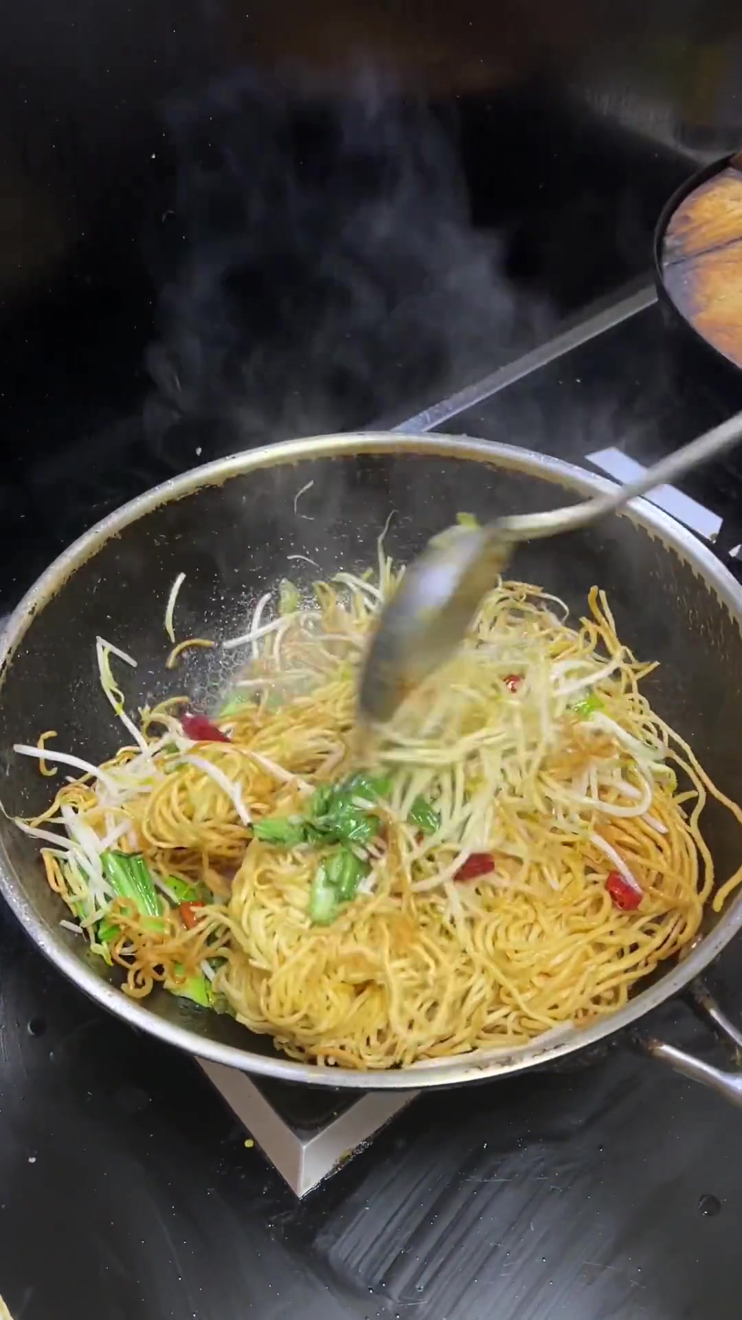 今儿个给老妈安排个钢丝炒面