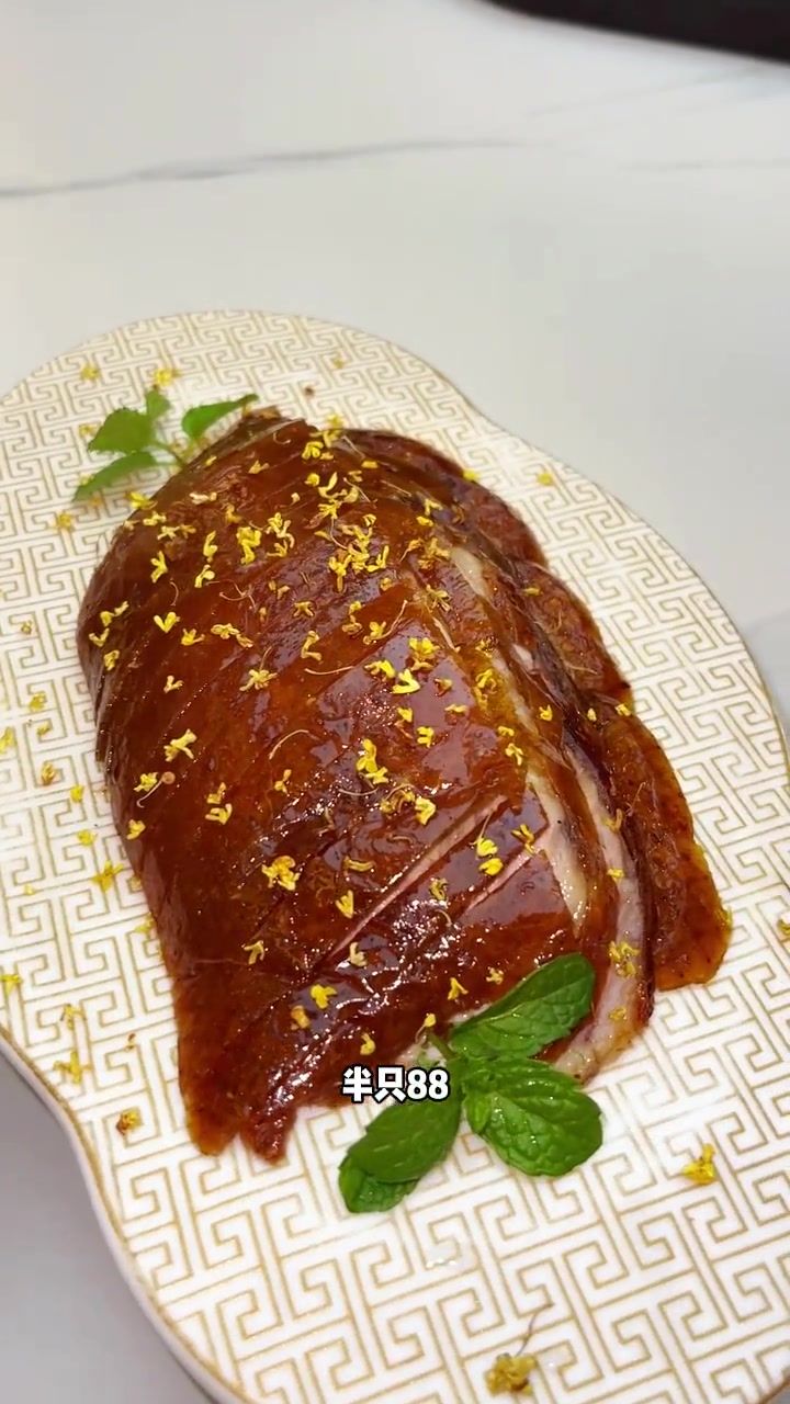 今天请家里长辈吃一家新江浙菜的社区餐厅,有创意、有摆盘,味道也不错,人均才100出头,所以