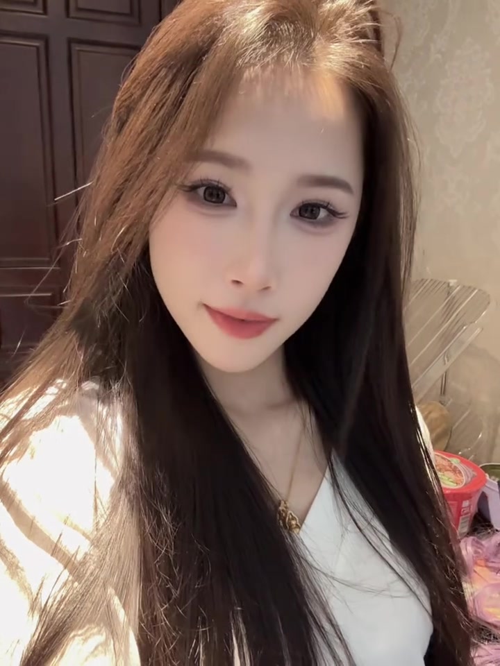 拍完照片,立刻享用美味的泡面