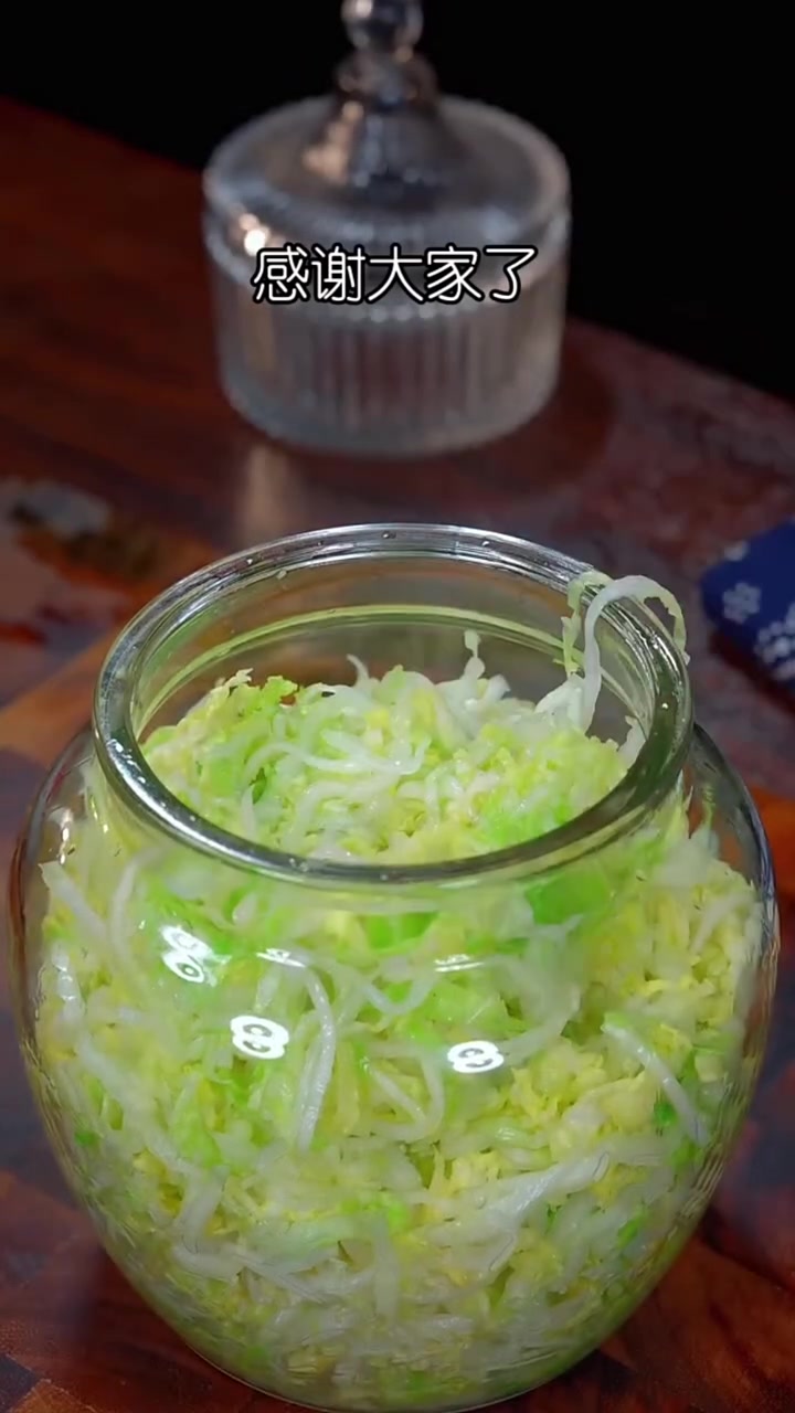 城市没地放酸菜缸？简单做法教你，色泽金黄发酵快！