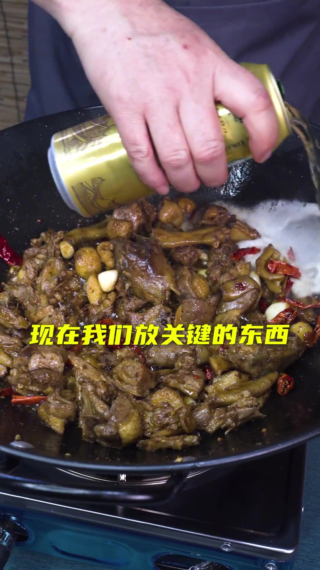 今天给大家整个啤9烧鸭。简单好吃,拿回家去做试试