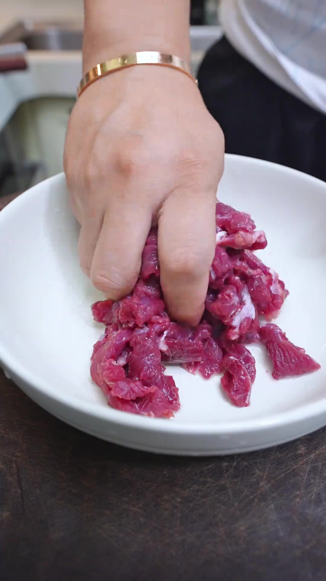 在家做干炒牛河,牛肉滑河粉爽,锅气足超美味不输大排档