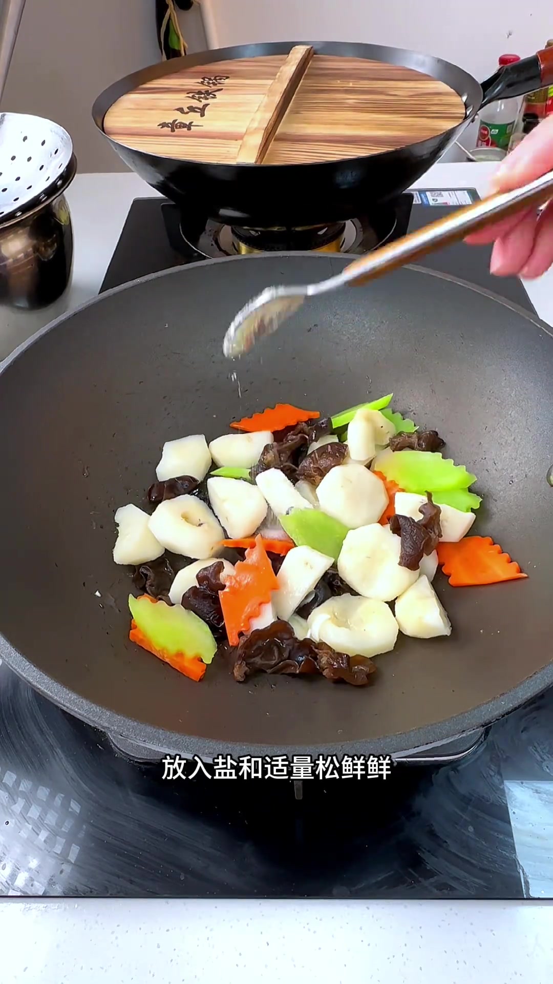 小炒马蹄色泽好看清淡爽口,赶紧动手做起来!