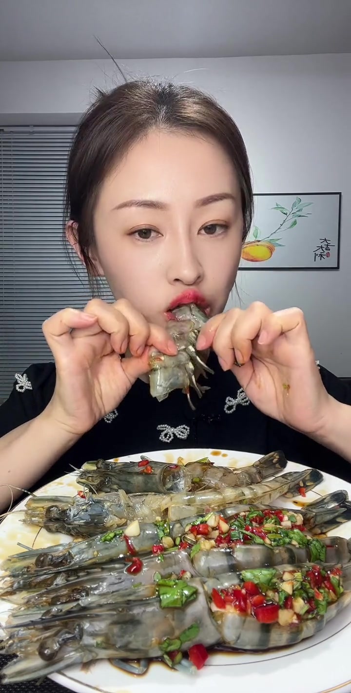 超大个头虎虾夹馅,快来瞧!