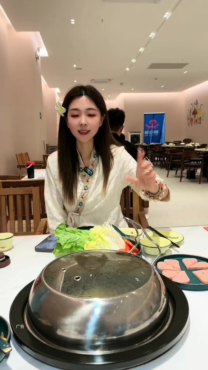 来西双版纳就来他家吃菌火锅,好吃又便宜!