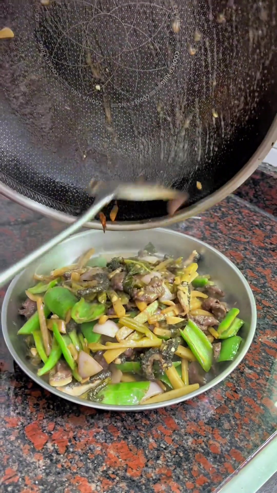 辣椒冲菜炒牛草肚牛肉