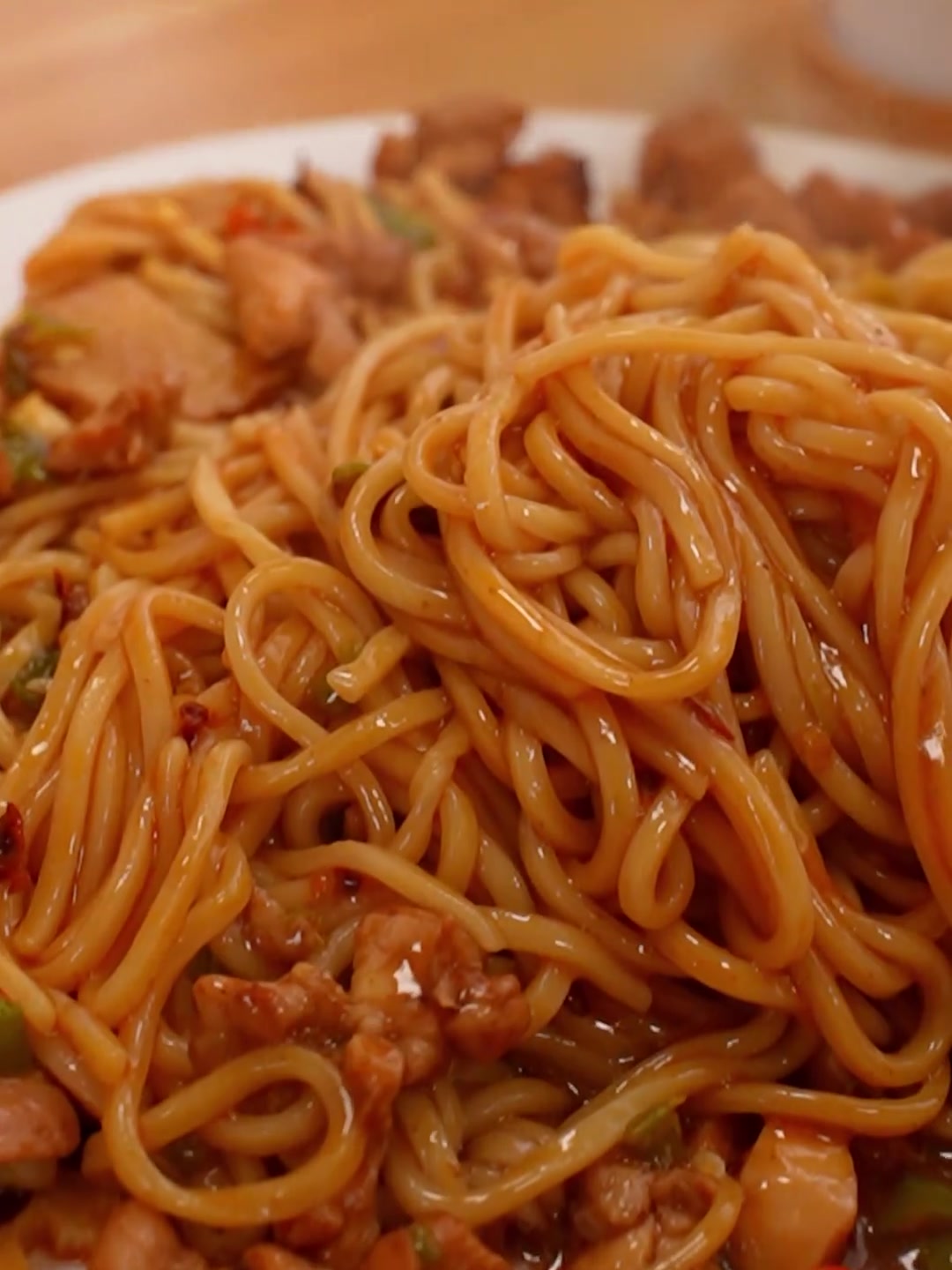 黏糊糊的双椒鸡捞面吃起来超过瘾嗦面的快乐谁懂呀！