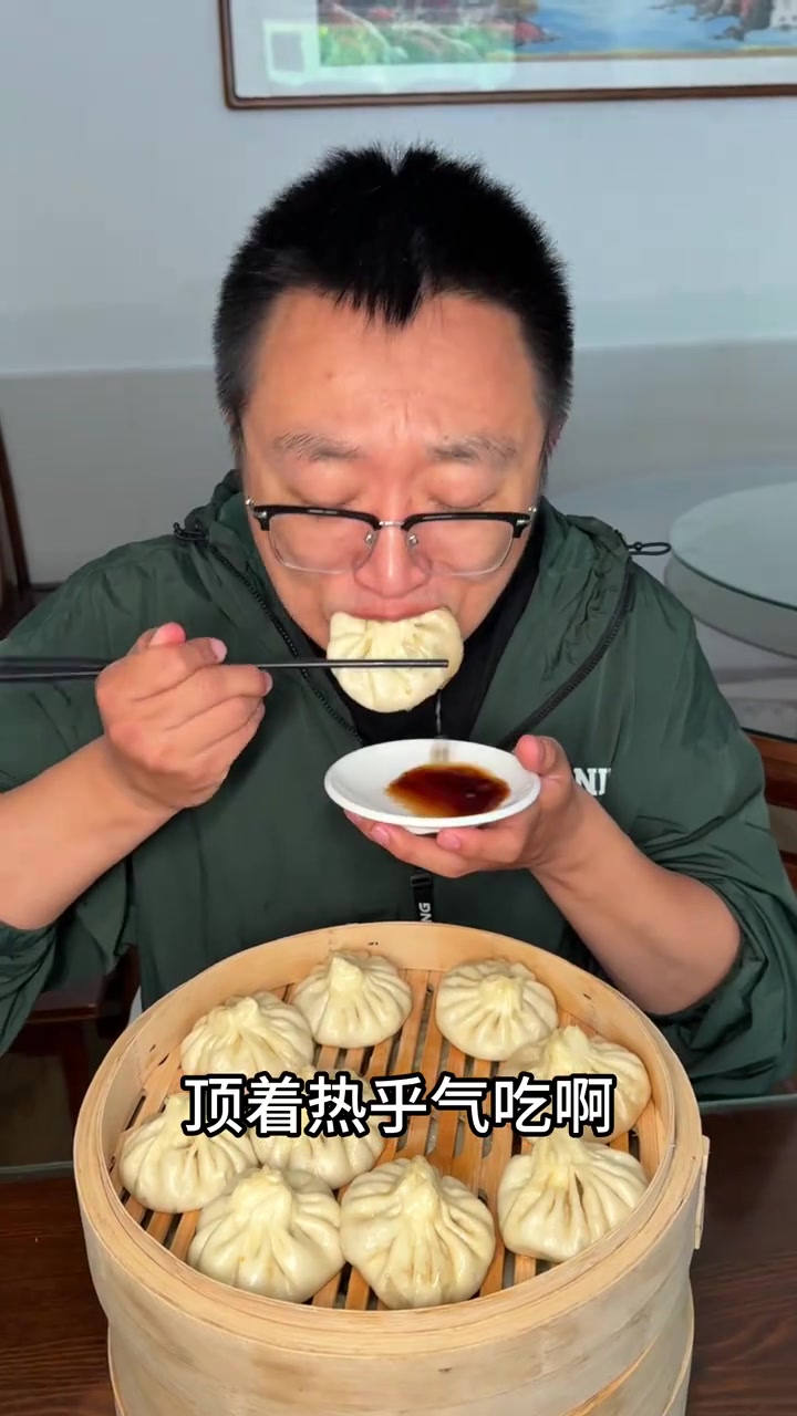 山海关巨巨巨好吃的马一屉包子,古城门前,山海关特色美食马一屉,秦皇岛特色美食