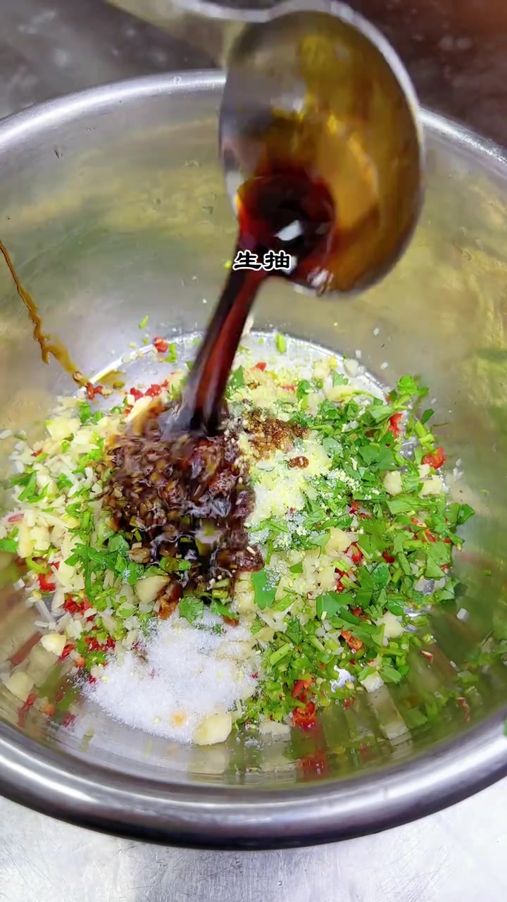 《凉拌鲫鱼》料汁灵魂注入,鲜爽开胃,做法简单,厨房小白也能秒变大厨,快给生活加点鲜!