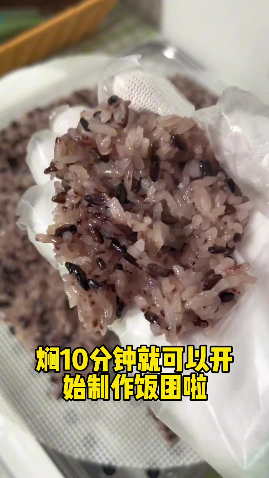 秋冬摆摊卖的超火的台湾饭团教程来啦，好吃管饱，热呼呼的，赶快安排起来吧