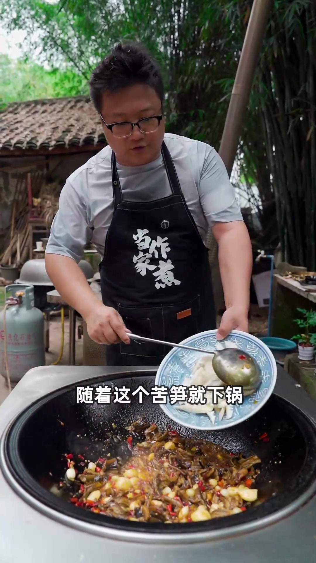 宜宾特色菜，苦笋烧鳝鱼详细教程，外酥里嫩竹笋脆爽