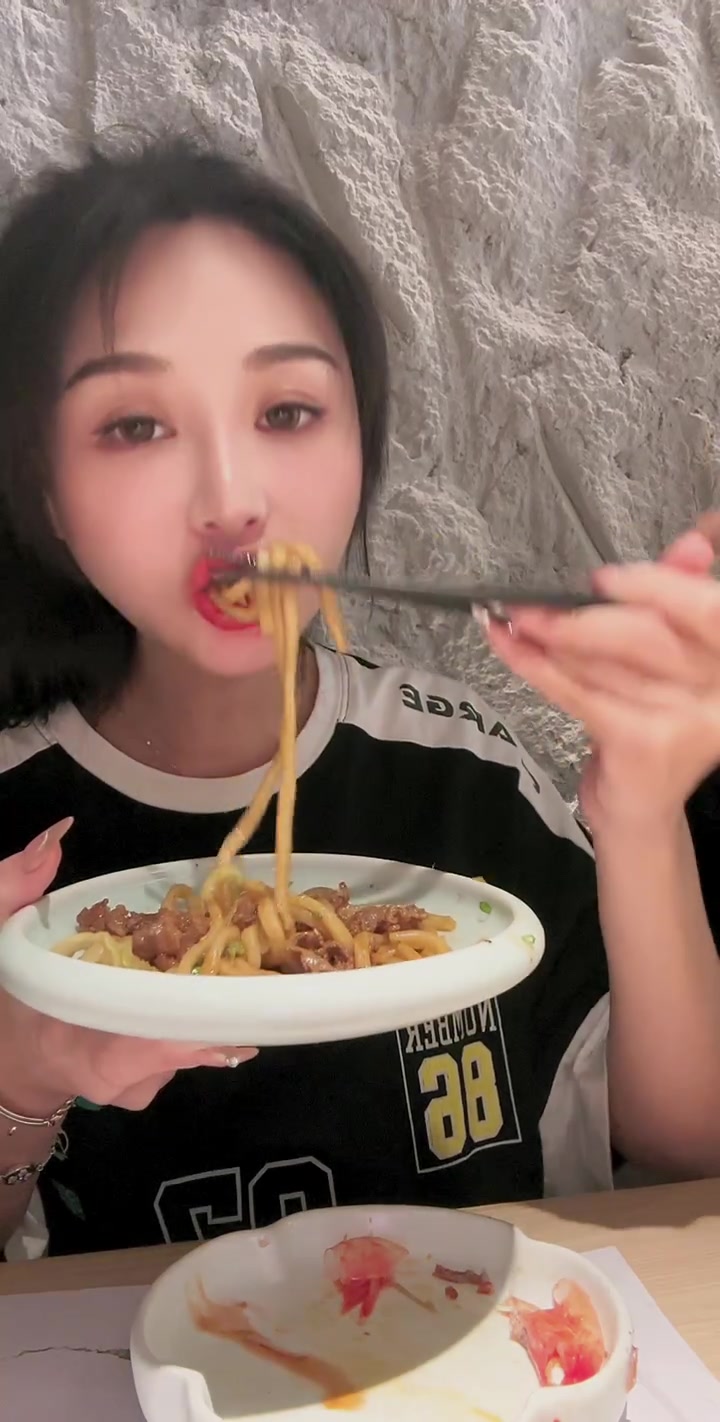 家庭美食分享,炸排骨、芜冻面、鱼子酱蒸蛋啥都有!
