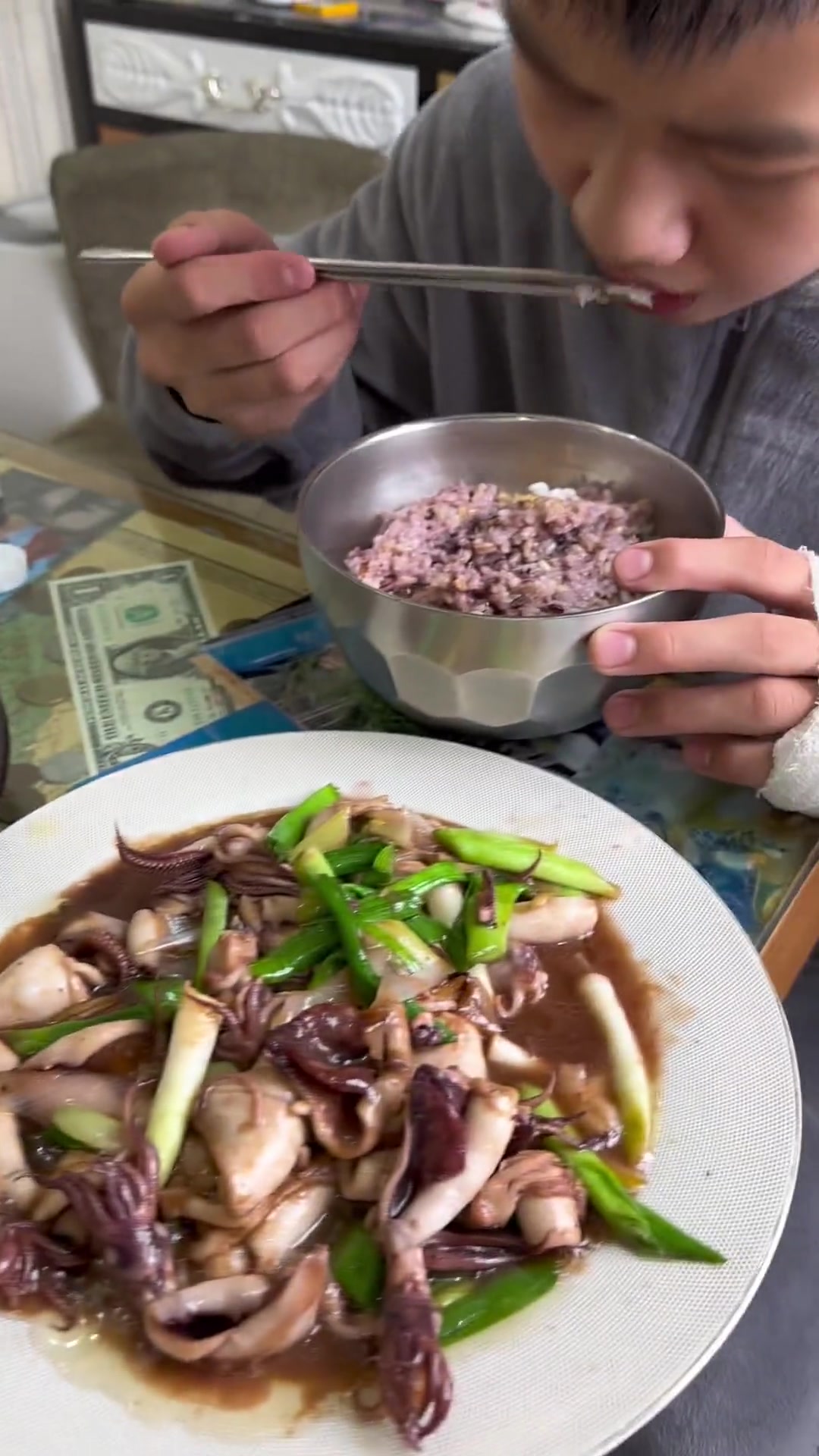 黄花鱼配小海鲜糙米燕麦奶，祝大家晚餐愉快！