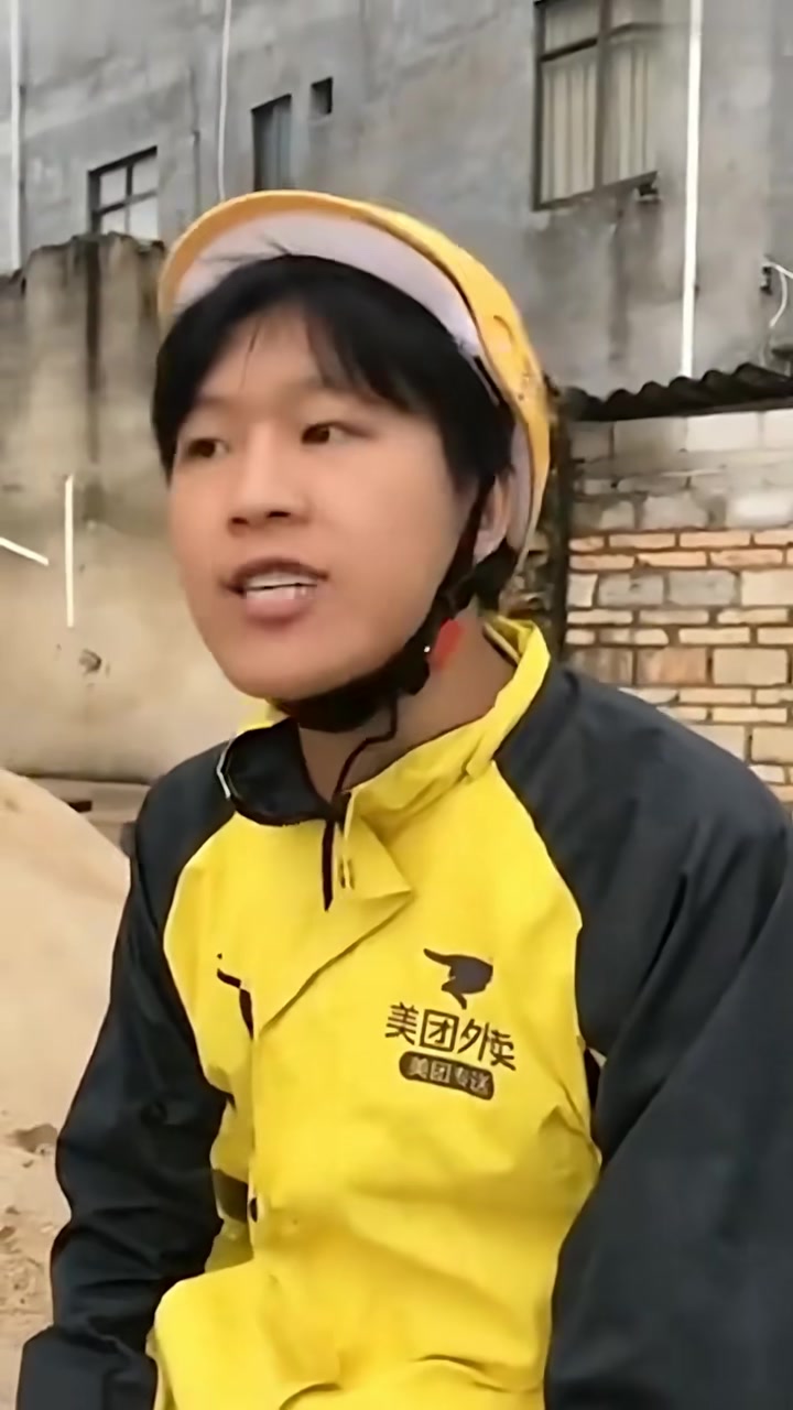 三层鱼缸，造景新手上路完成，兄弟们说哪里要调整的，下步要养点什么呢