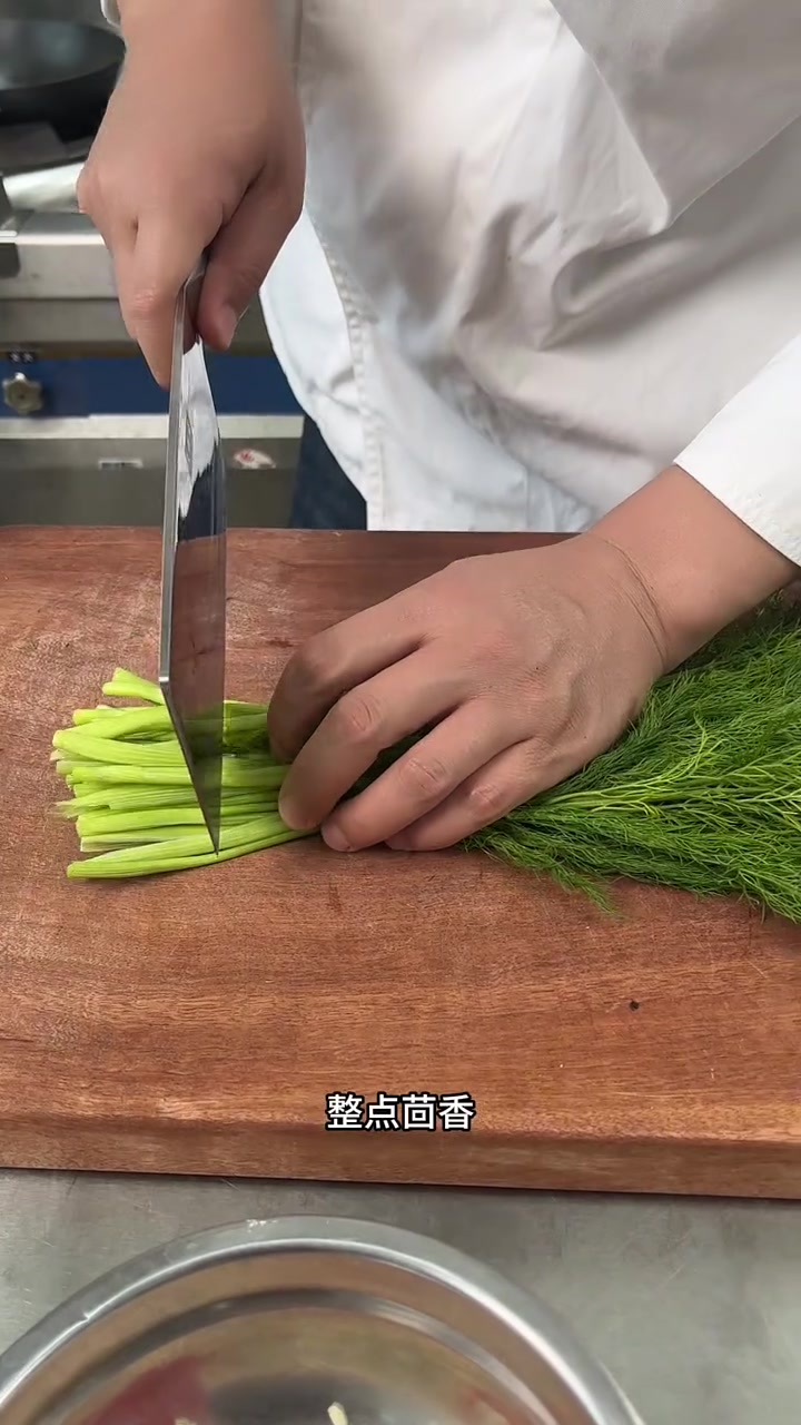 脆嫩茴香拌香酥花生,一口清爽一口香!