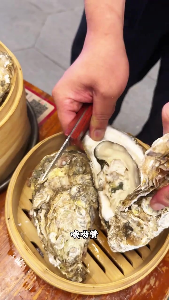 入秋后的第一顿火锅,找到新价比超高的海鲜醉鸡煲,满满一桌只要139,有清远鸡,海鲜拼盘,蔬