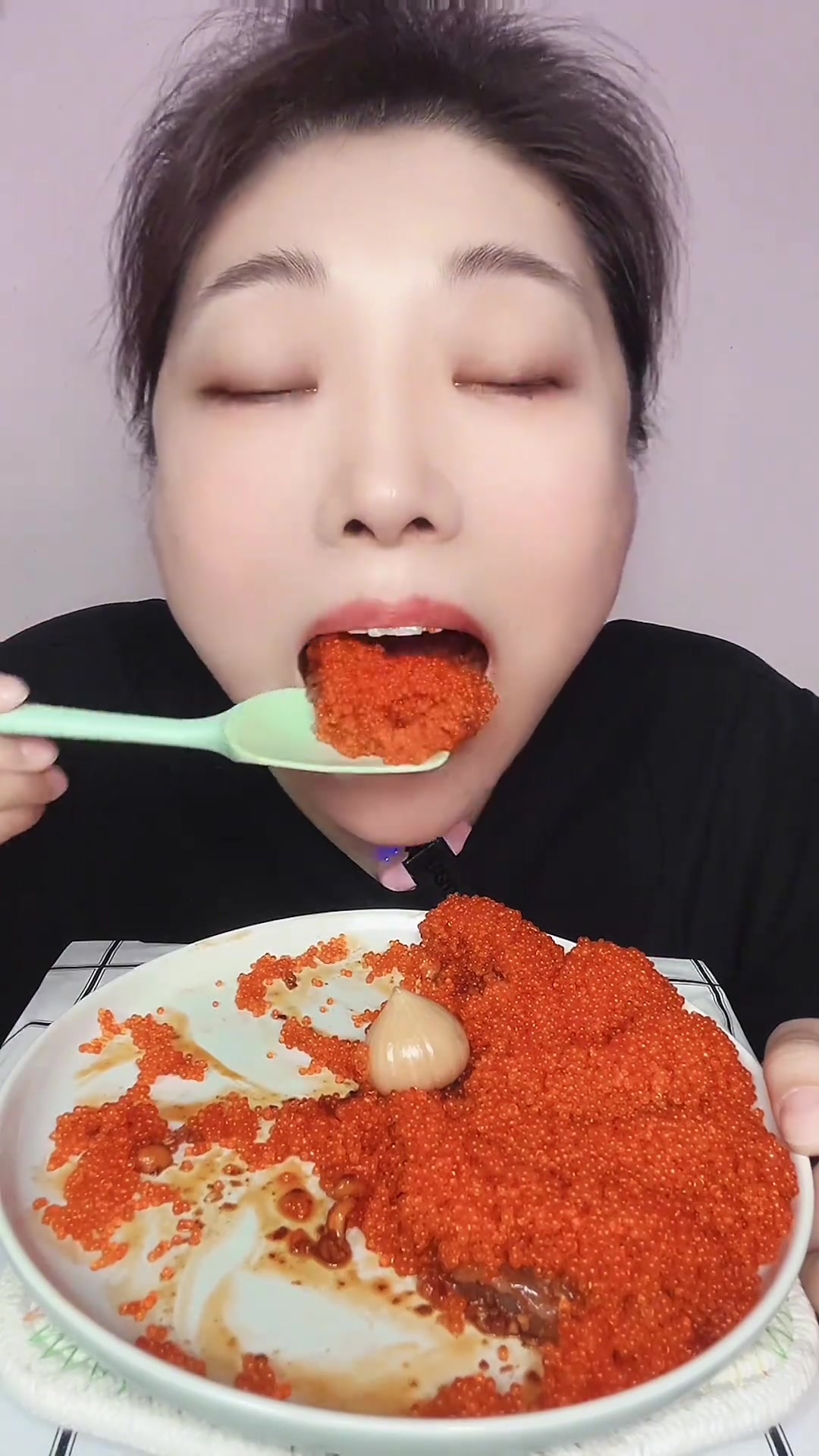 橙色的鱼籽旋风虾来喽