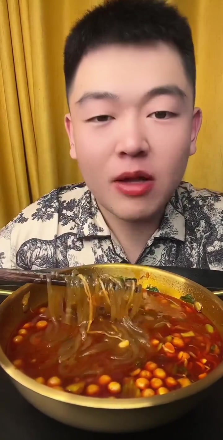 麻六季酸辣粉超香!价格虽贵但绝对值!