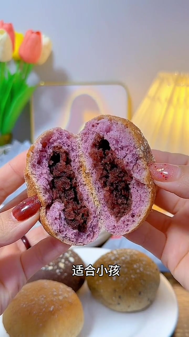 这个桃李面包真香，全麦的富含膳食纤维，当做早餐真不错
