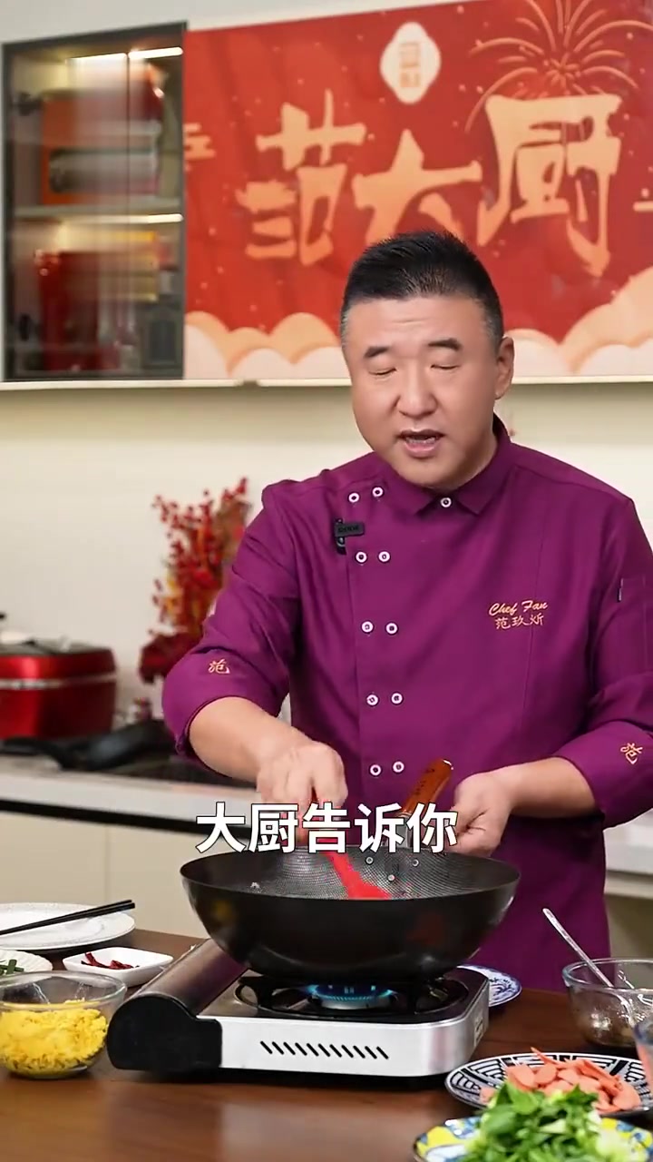 跟着五星大厨学巨有锅气的炒面!劲道入味儿,香气十足!有菜有肉巨好吃!
