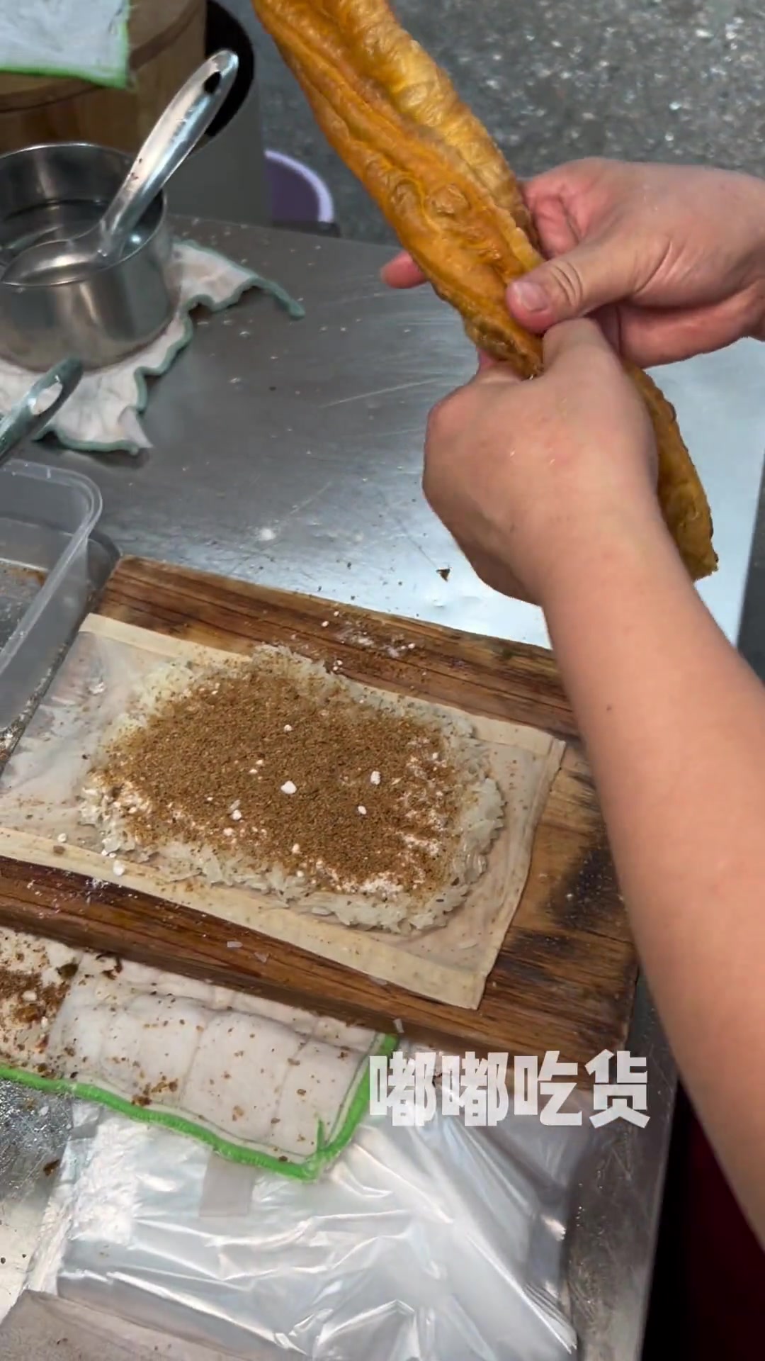 武汉街头开了三十年的糯米包油条～糯叽叽的谁能拒绝～