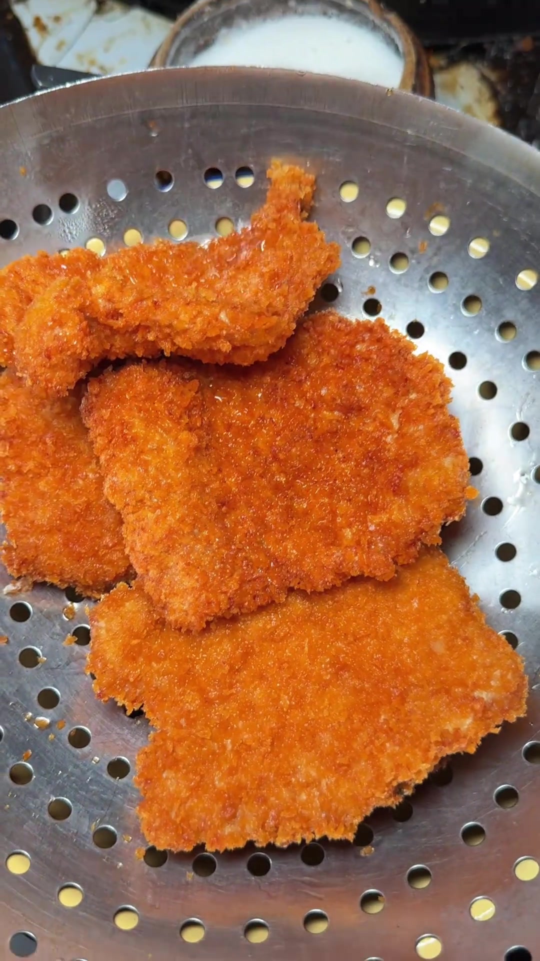 农村特色菜笋干炖腊肉再配上我的炸猪排，简直是美味啊。可惜爸爸今天没口福了……