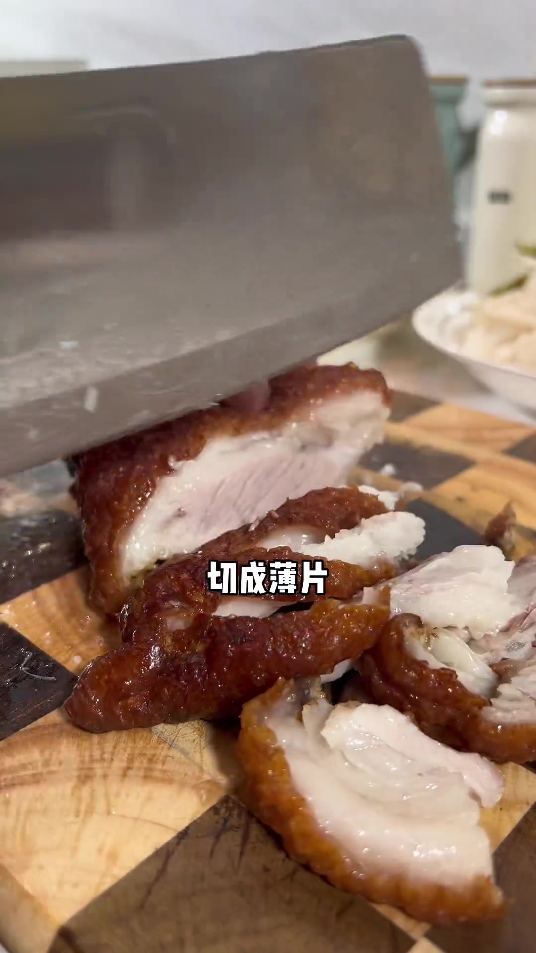 作为云南人，谁能拒绝一道热气腾腾的“富源酸菜猪脚”，味道堪称美食一绝～