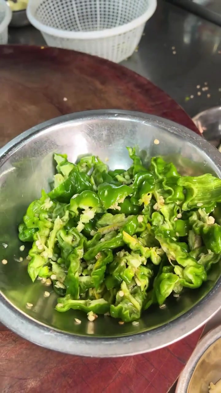 被低估的云南菜之爆炒见手青,又脆又香又好吃,这才是真正的山珍美味