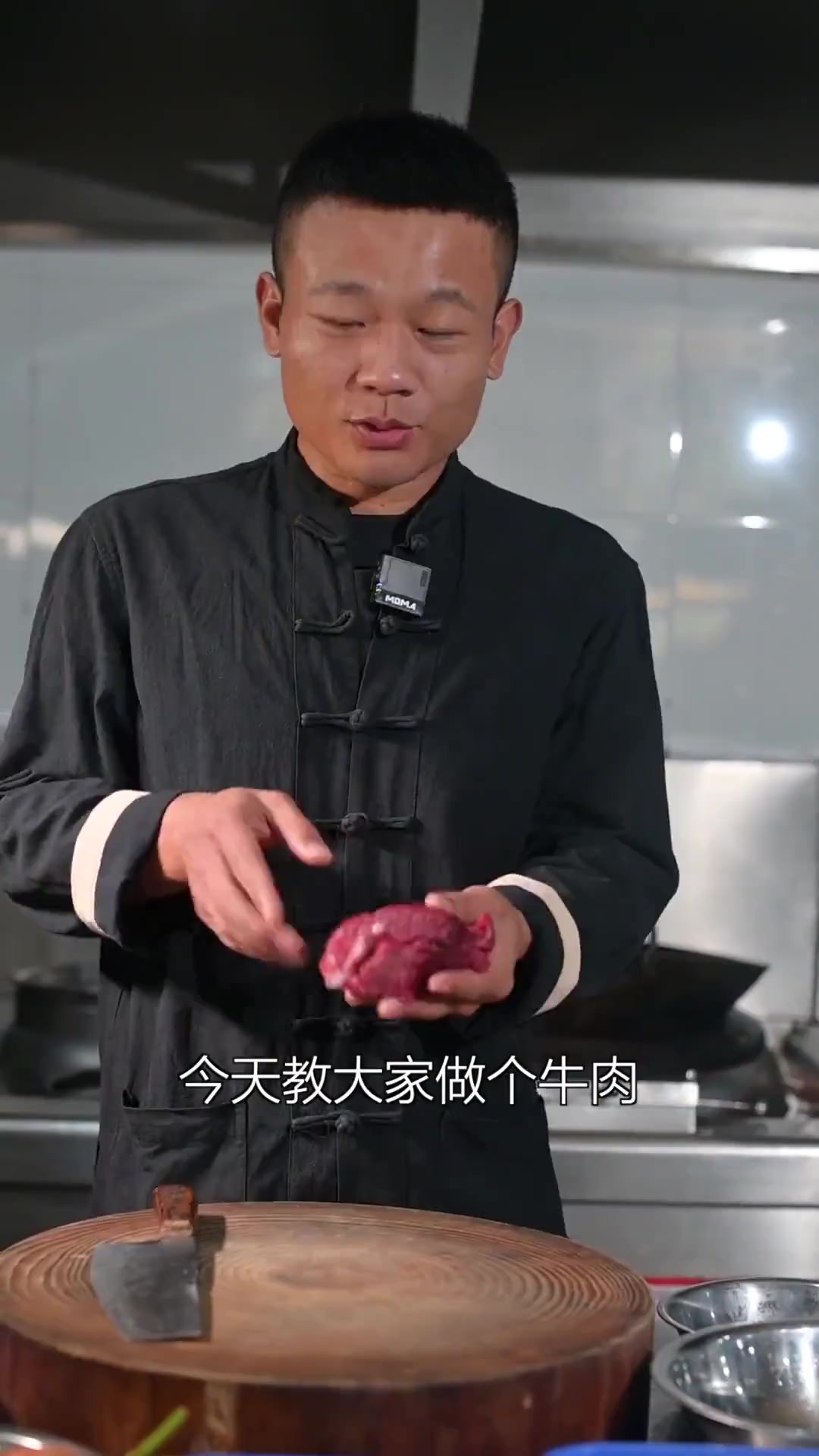 剁椒汆牛肉牛肉新吃法,比小炒牛肉更下饭,用剁辣椒汆牛肉,嫩滑爽口,汤汁拌饭更韵味