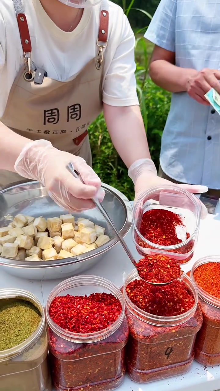 叔叔要吃的猫鱼豆腐也就是霉豆腐,夏天配稀粥不要太好吃