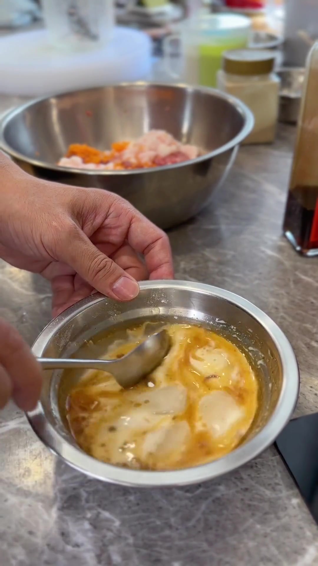 又来一期早茶经典点心，紫菜肉卷。这样做小朋友超爱吃