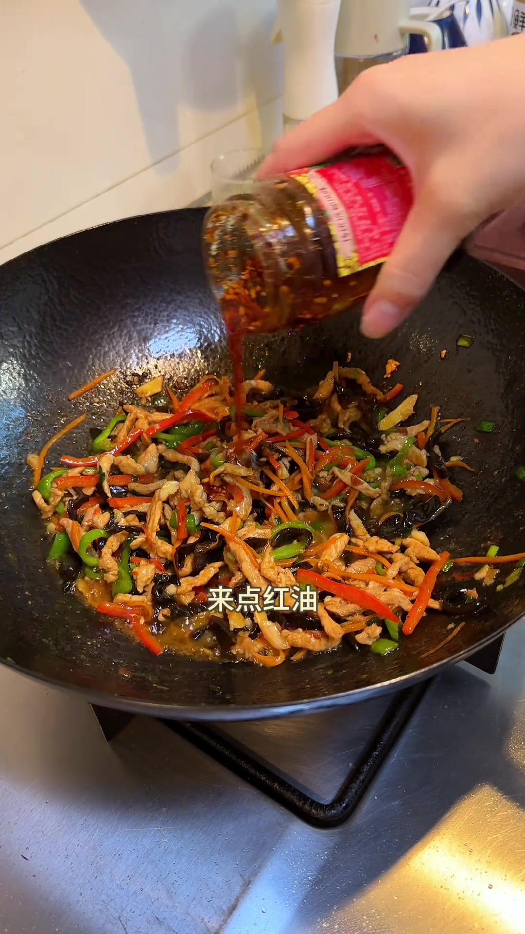 肥肠鸡真的太好吃啦,这么好吃的菜都是谁研究的呢,快立春了,炒几个卷春饼的菜,烫面春饼软软的