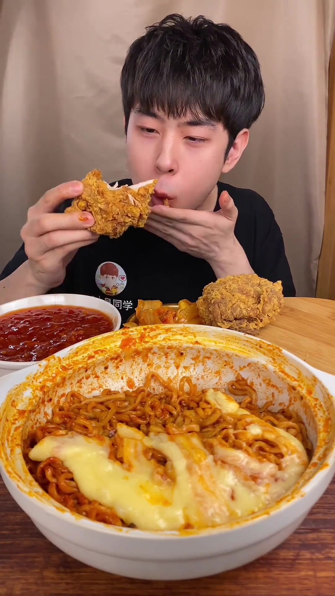 六一快乐!今天就来一顿经典的芝士炸鸡火鸡面吧!
