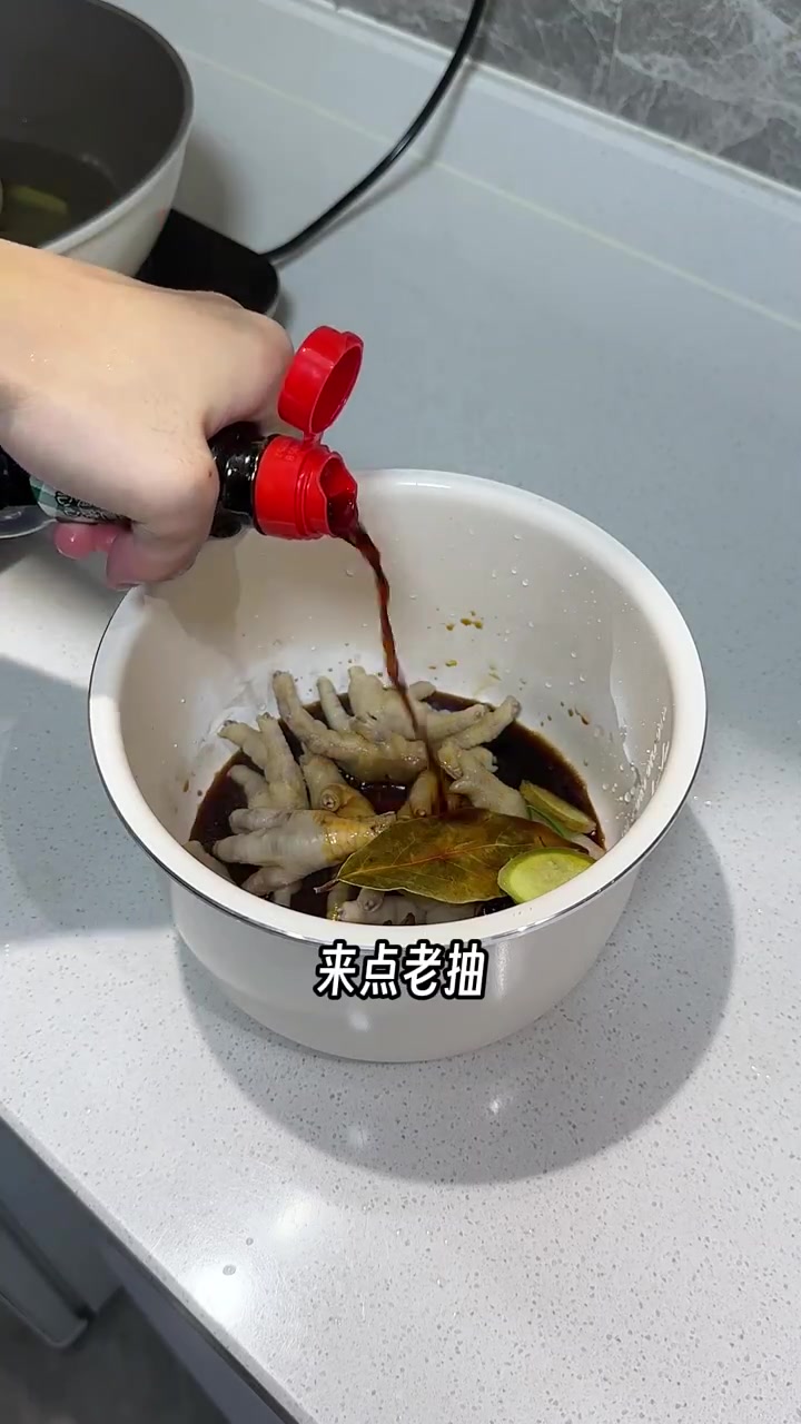 vlog晚餐｜初恋情侣深圳的日常晚餐●今日菜单：江西炒鸡抓｜蒜蓉生蚝煲｜西红柿炒面｜草莓蛋