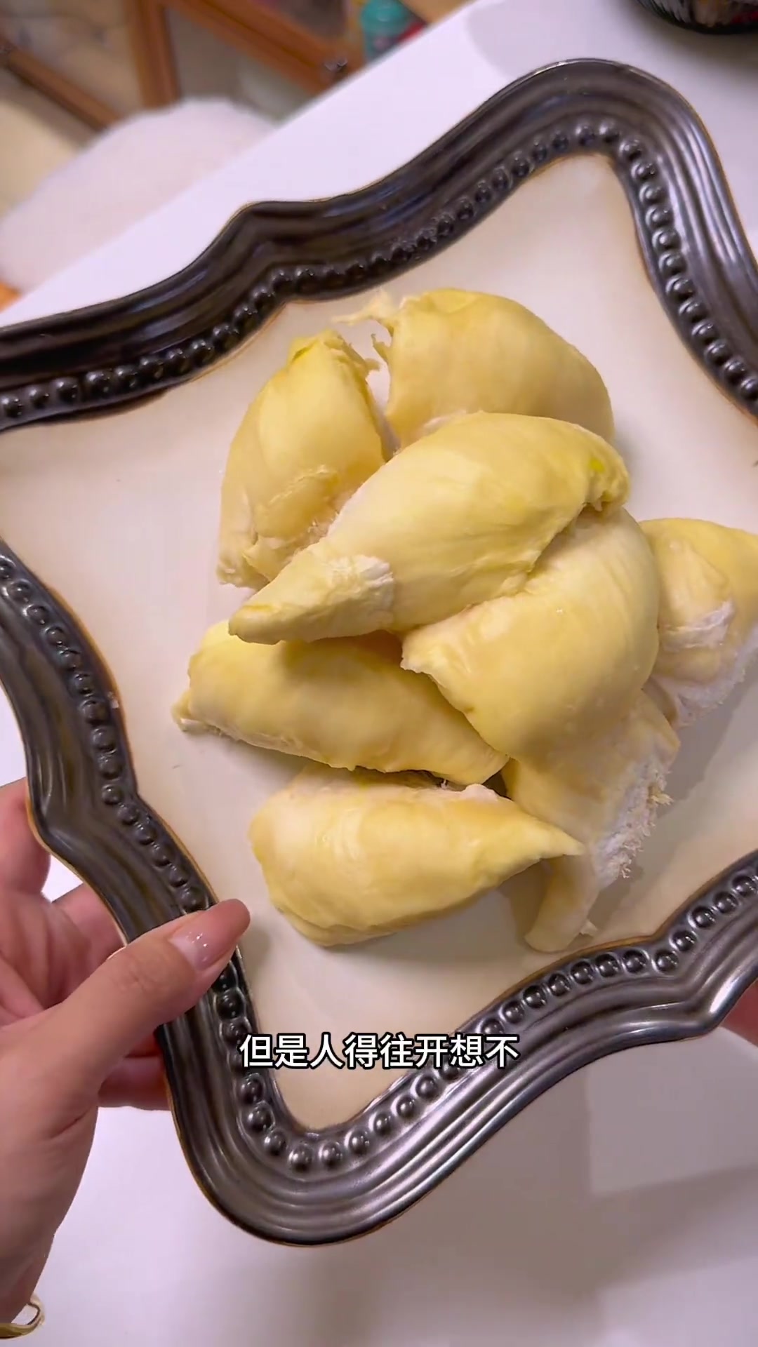 凉拌肥牛卷，尖椒干豆腐，蘸酱菜，蓝莓山药，开榴莲盲盒，新年就是要吃开心