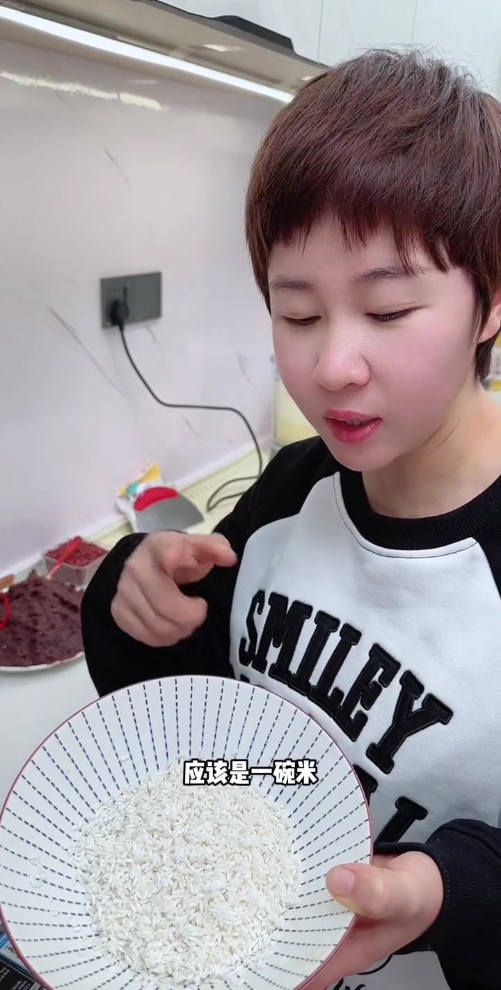 营养粗粮黑米粥,放糖孩子爱吃,咱家黑香米超香,快熬