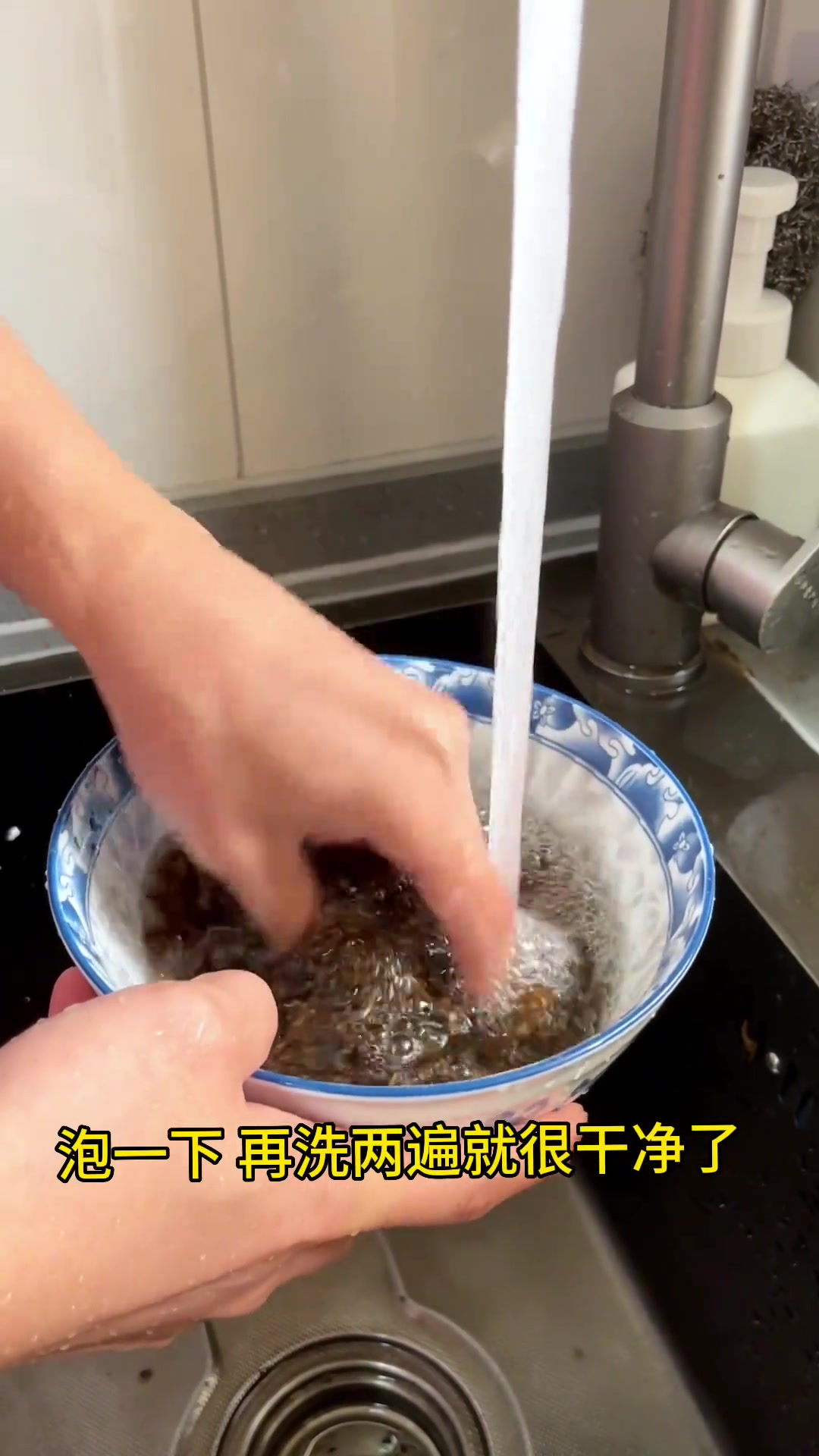 天冷买鸽子炖阿胶，梅干菜焖五花肉似扣肉香