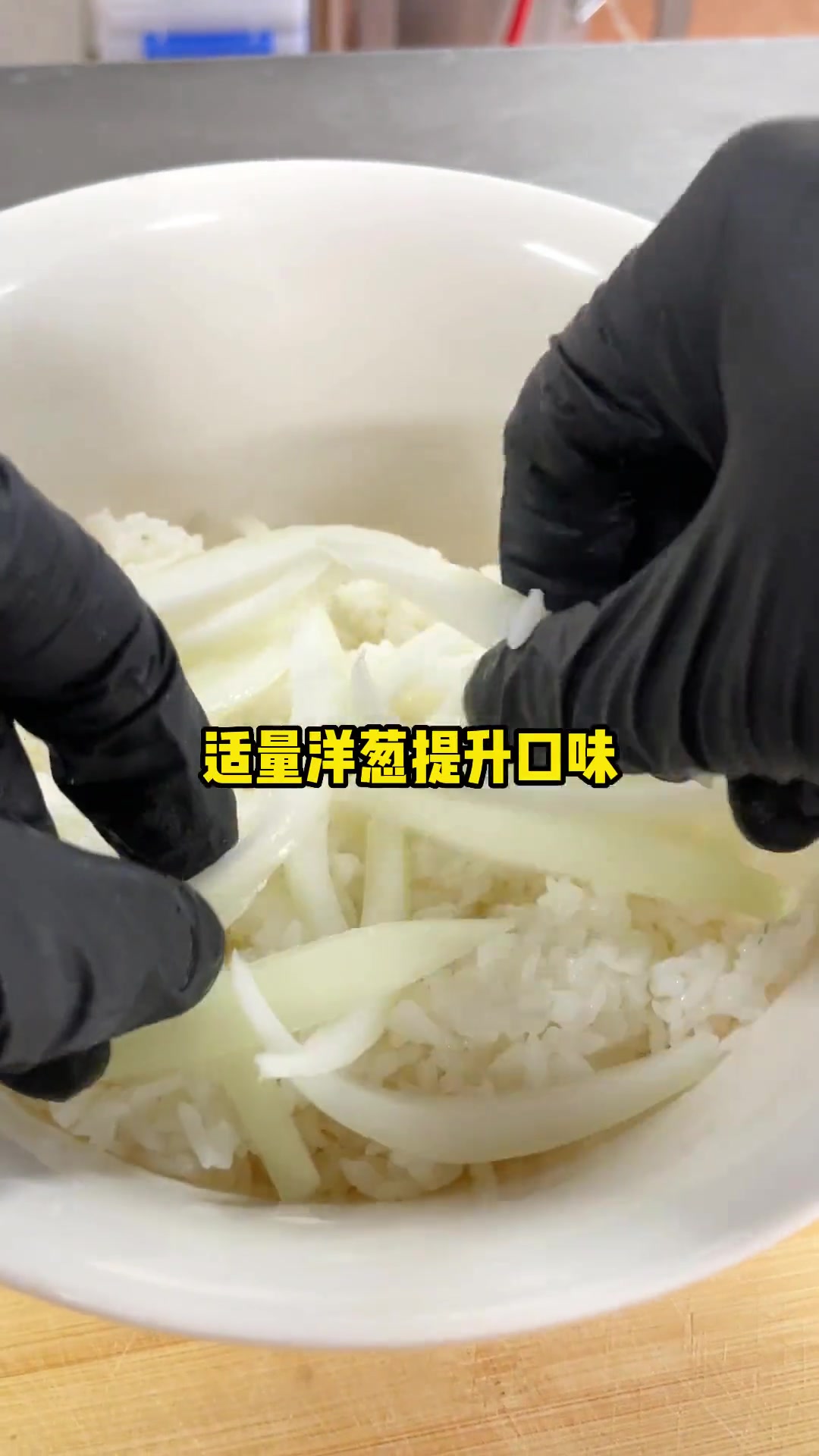 大学食堂档口最火的炸鸡盖饭,配方是我从韩国背回来的