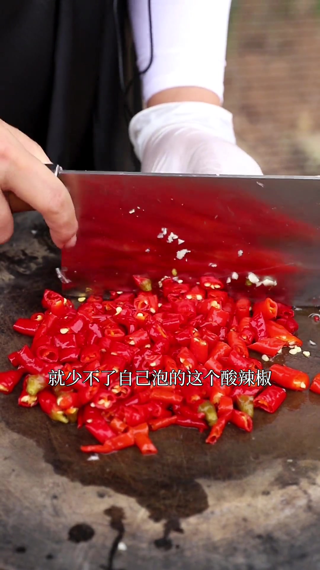 三伏天不想吃饭，来上一盘酸辣开胃的酸辣椒炒鸡，直接炫三碗饭，好吃到流泪