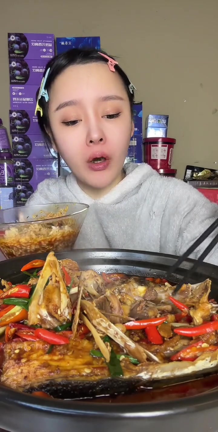 教程已发!千岛湖胖头鱼鱼头香辣做法,汤泡饭超好吃