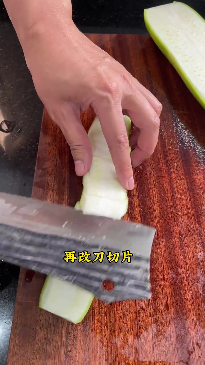 家常菜,闽南家常菜丝瓜炒油条,做法简单,鲜嫩入味又好吃