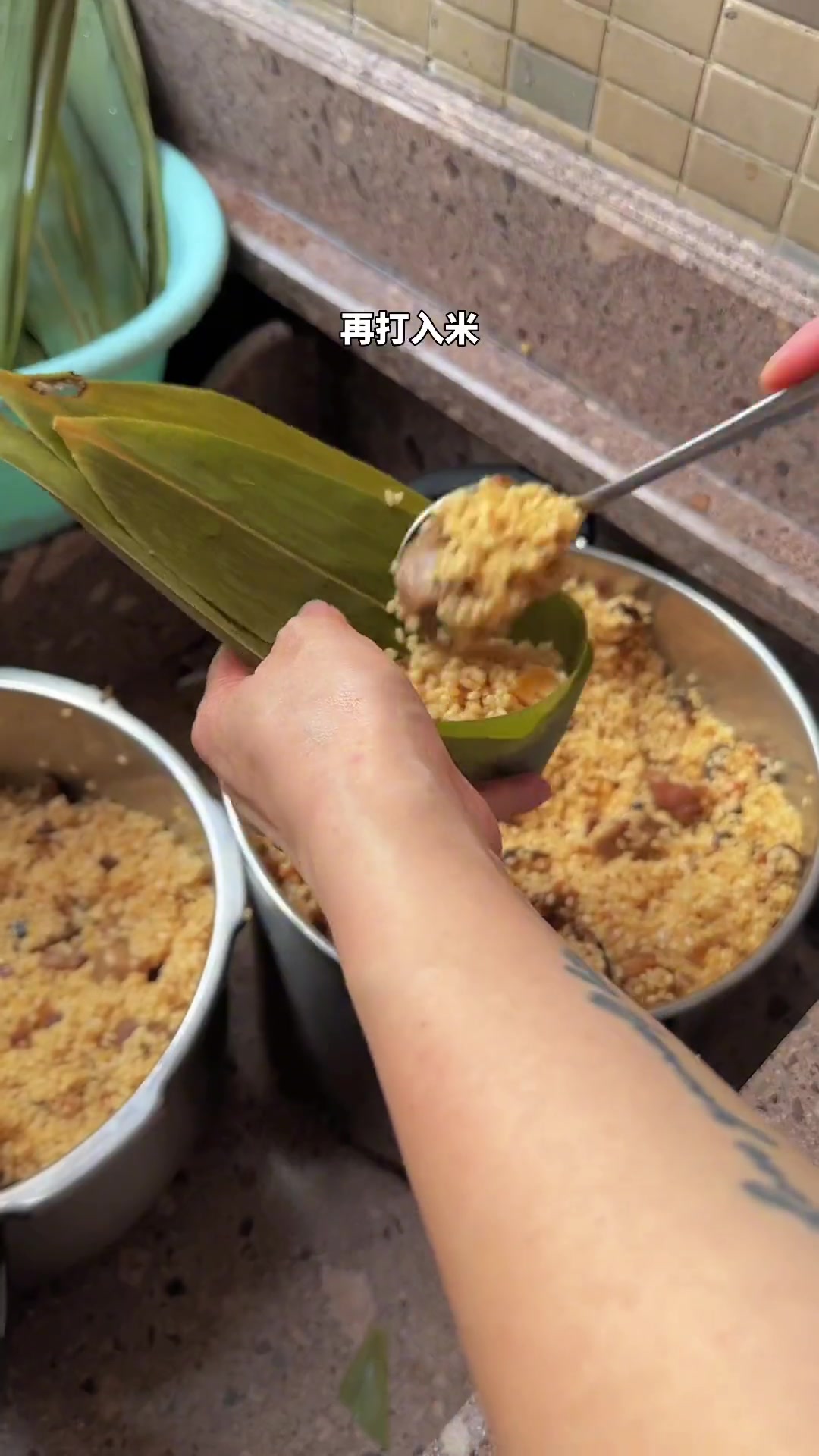 端午节快到,闽南家家户户爱吃有肉有海蛎干咸鸭蛋的烧肉粽